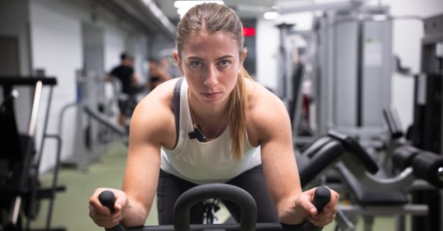 Dwukrotna mistrzyni świata w slalomie kajakowym w każdym sezonie intensywnie pracuje w siłowni, by mieć siłę do walki z wodą i zdobywania medali wielkich imprez. – Moje top 3 ulubionych ćwiczeń to: martwy ciąg, wyciskanie i drążek. Pochodzę z gór, mam waleczny charakter, ale wszyscy kajakarze górscy zazwyczaj pochodzą z tego regionu, więc proszę sobie wyobrazić, co się dzieje, gdy razem ćwiczymy – śmieje się 26-letnia wicemistrzyni olimpijska z Paryża. – Chyba wrócę do liczenia tych wszystkich ciężarów, ciekawa jestem ile w sumie w trakcie sezonu podnoszę lub wyciskam?